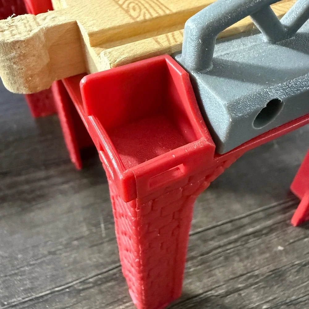 Thomas Wooden Railway Stacking Risers Red Good Bridge Support Track